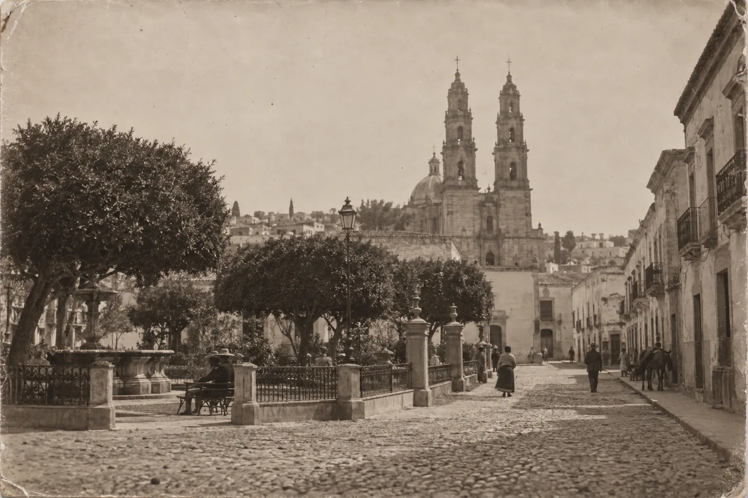 Recreación sepia de una plaza mexicana de época, sin personas identificables ni escuela visible.